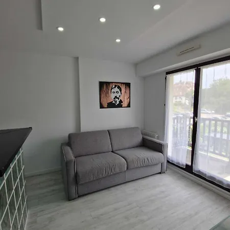 T2 With Balcony Which Is Close To The Of Apartamento
